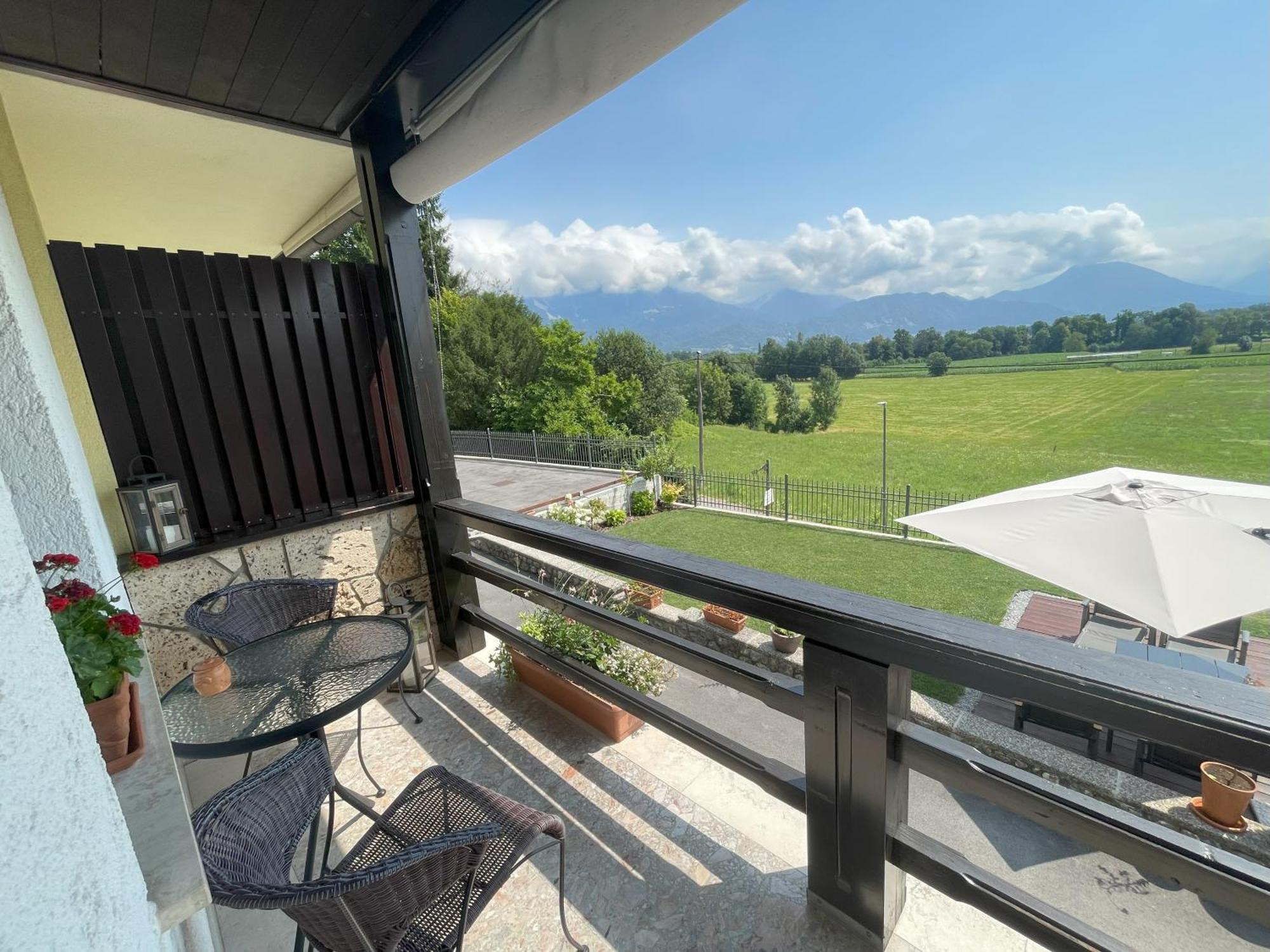 Ami'S House Castle View Apartment Bled Exterior photo