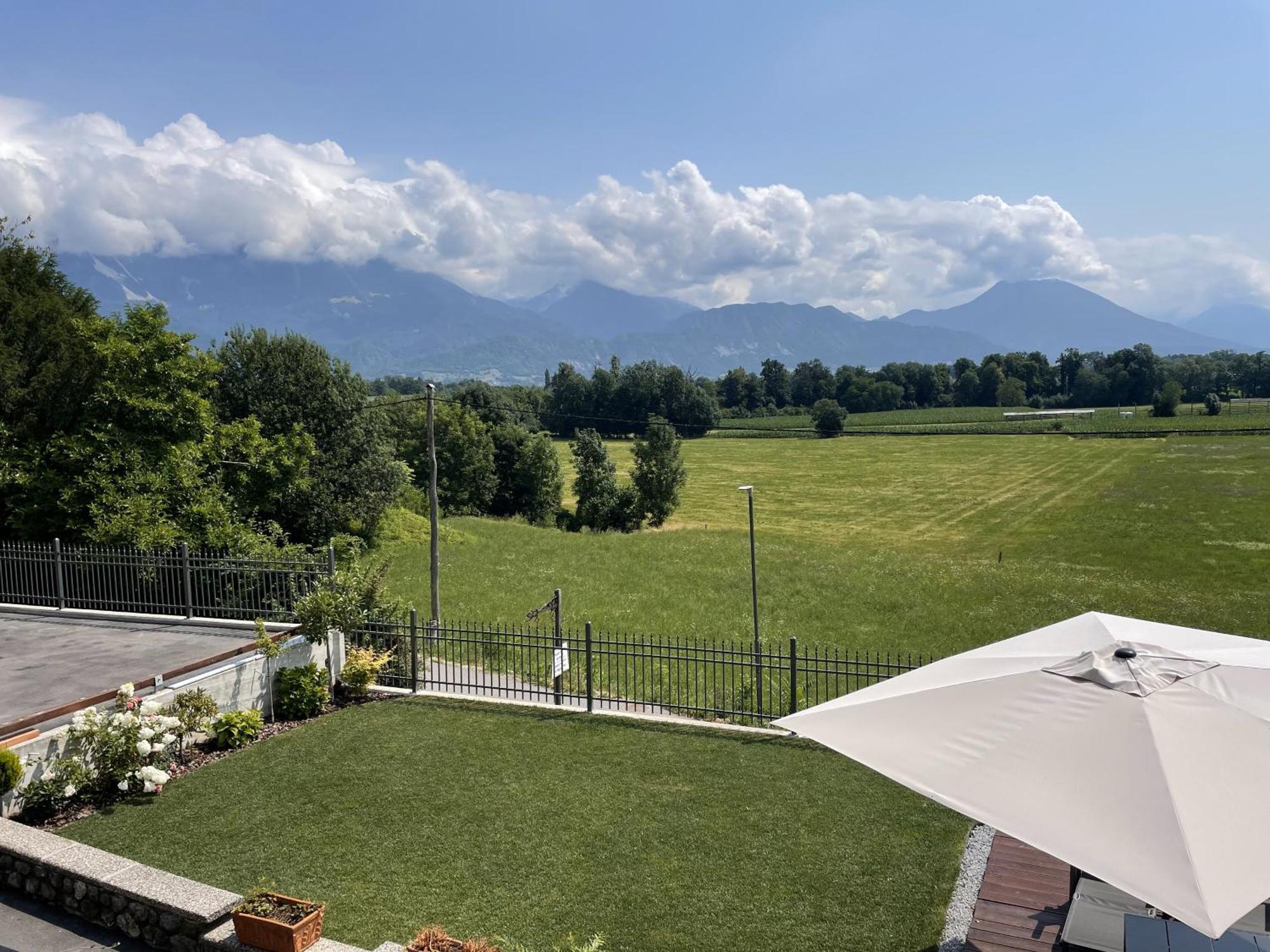 Ami'S House Castle View Apartment Bled Exterior photo